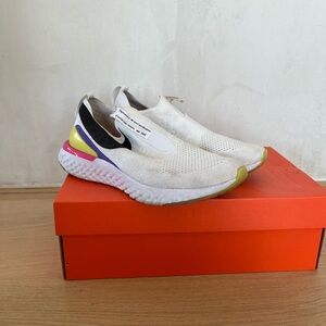 NIKE • Epic react flyknit womens size 8